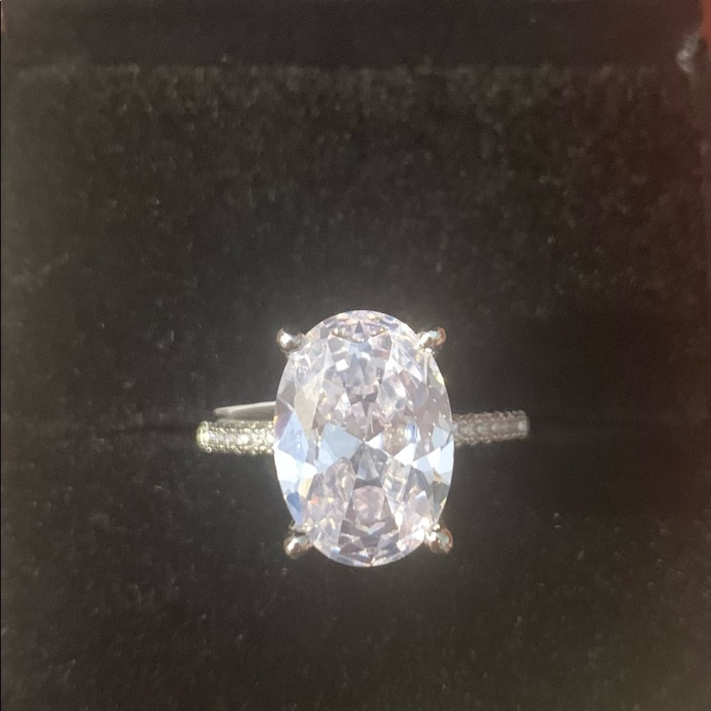 Beautiful 6ct Oval AAA CZ engagement ring